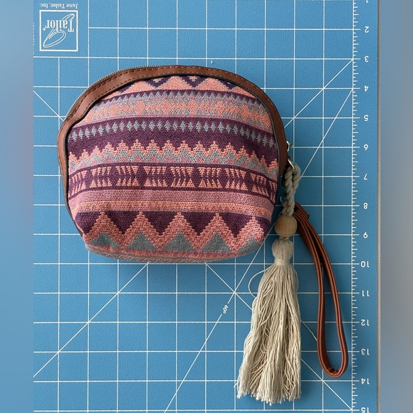 BOGO Clutch Wristlet - Picture 2 of 5